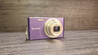 Cámara Sony Cyber-shot DSC-W830 Morado