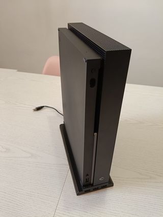 Xbox One X 1TB + 2 mandos