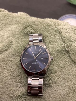 Reloj Casio Esfera Azul y Correa Plateada