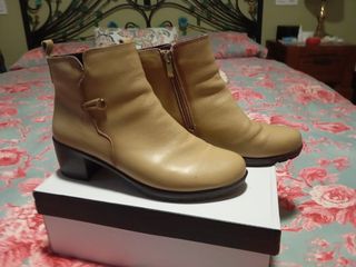 Botines piel beige talla 39