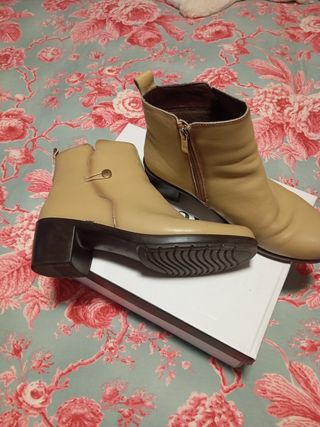 Botines piel beige talla 39