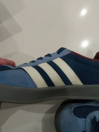 Zapatillas Adidas Gazelle azul y granate