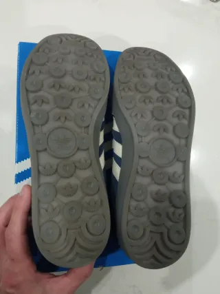 Zapatillas Adidas Gazelle azul y granate