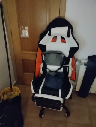 2 Hormigoneras y 1 Maquinillo escritorio y televis