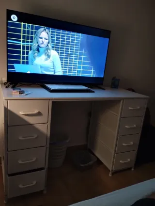 2 Hormigoneras y 1 Maquinillo escritorio y televis