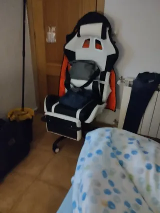 2 Hormigoneras y 1 Maquinillo escritorio y televis