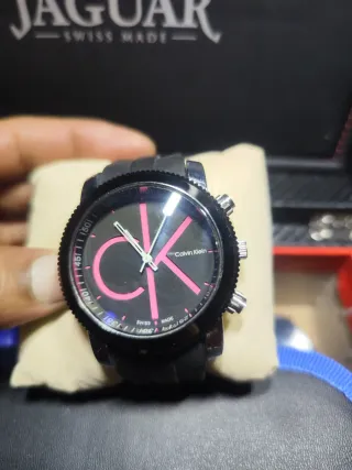 Reloj Calvin Klein Negro y Rosa, cristal destellos