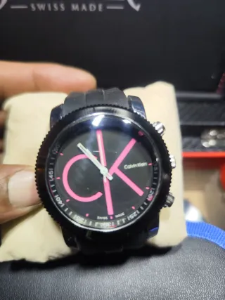 Reloj Calvin Klein Negro y Rosa, cristal destellos