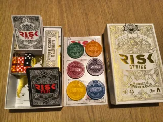 Risk Strike Juego de Cartas y Dados