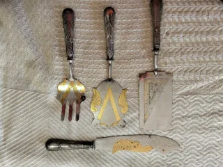 Juego cubiertos antiguos servir metal dorado