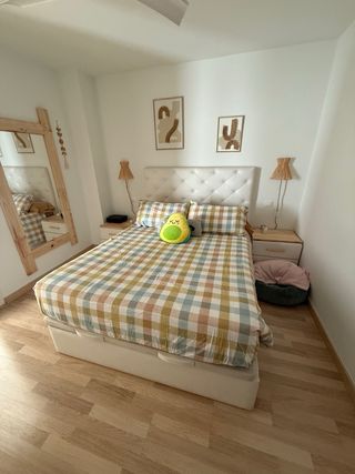 Cabecero , mesitas y canapé