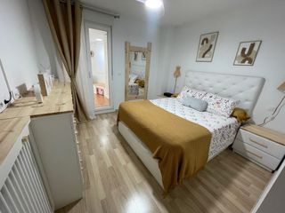 Cabecero , mesitas y canapé