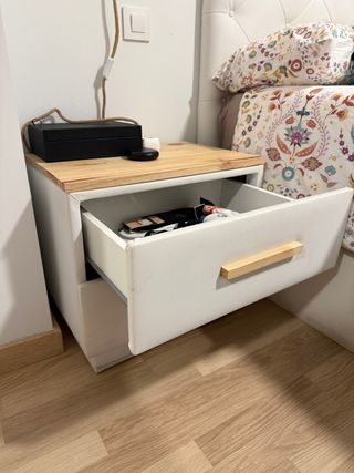 Cabecero , mesitas y canapé