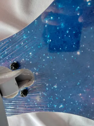 Longboard com rodas cor-de-rosa