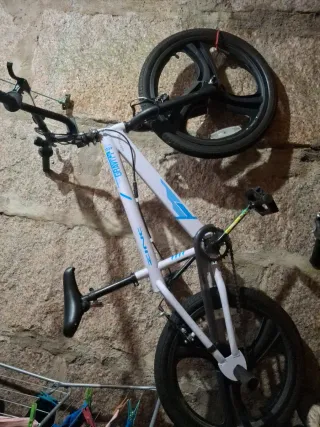 Bicicleta BMX Gravity Blanca