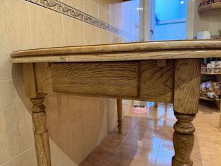 Mesa de comedor de madera