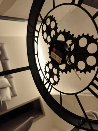 Mesa auxiliar salón cristal y metal