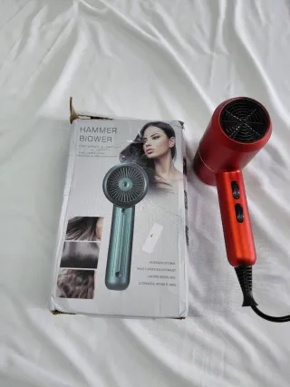 Secador de cabelo vermelho