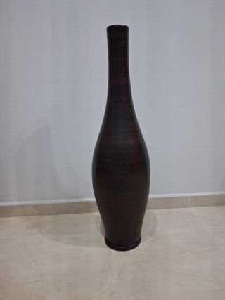 Jarrón de cerámica negro