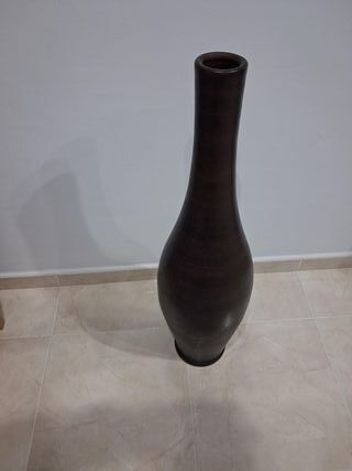 Jarrón de cerámica negro