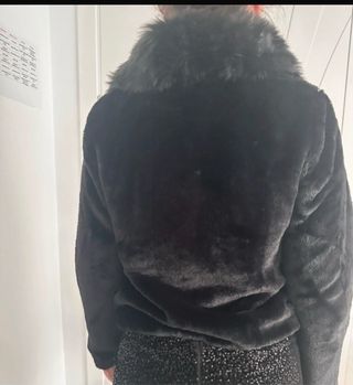 Chaqueta de pelo negra