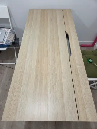 Escritorio IKEA madera claro