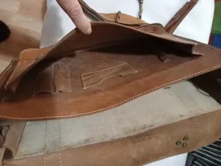 Maletín de cuero marrón antiguo