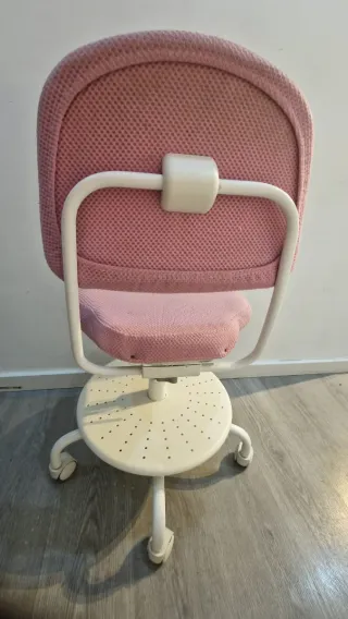 Silla de escritorio rosa y blanca