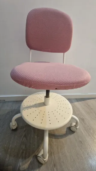 Silla de escritorio rosa y blanca