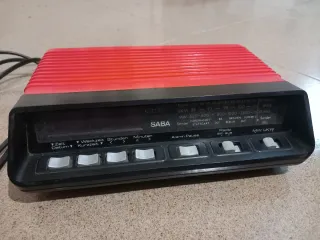 Radio despertador electrónico vintage Saba