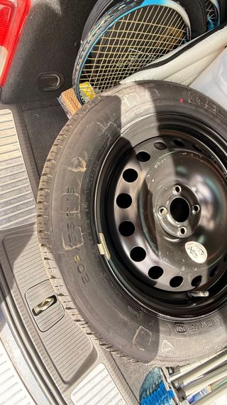 Rueda de repuesto coche