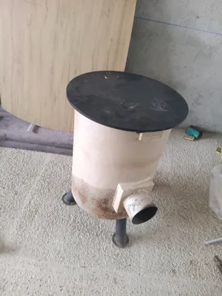 Estufa de leña metálica beige