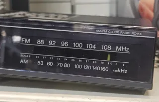 Radiosveglia Toshiba RC-K4 AM/FM vintage