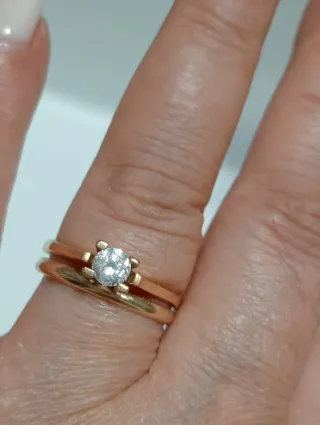 Conjunto de tres sortijas de oro de 18 quilates.