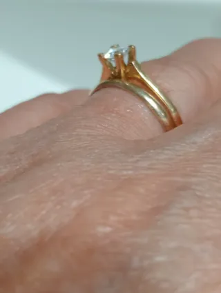 Conjunto de tres sortijas de oro de 18 quilates.