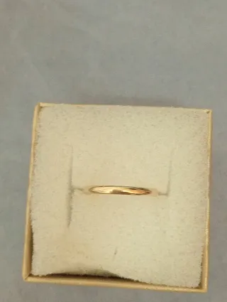 Conjunto de tres sortijas de oro de 18 quilates.