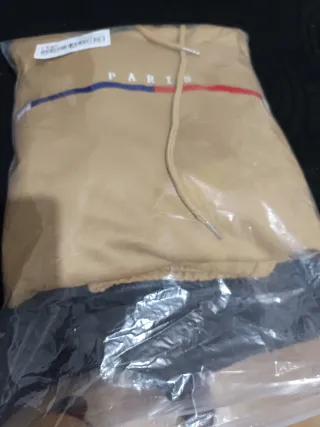 Sudadera beige con logo París ..