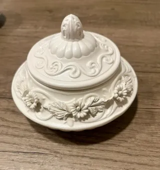 Portagioie ceramica bianca lavorata vintage