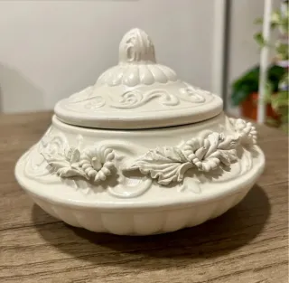 Portagioie ceramica bianca lavorata vintage