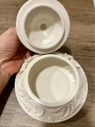 Portagioie ceramica bianca lavorata vintage