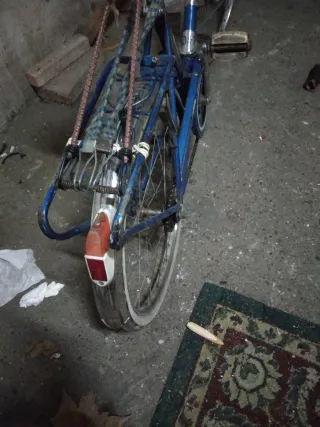 Bicicleta BH plegable azul lista para correr