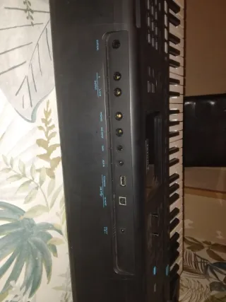 Yamaha PSR-E473 Teclado Casi Nuevo