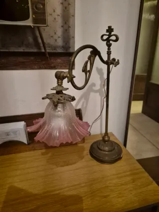 Lámpara de mesa antigua