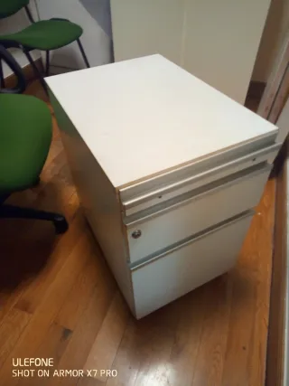 Cajonera blanca con ruedas