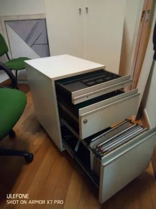 Cajonera blanca con ruedas