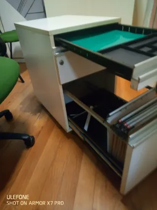 Cajonera blanca con ruedas