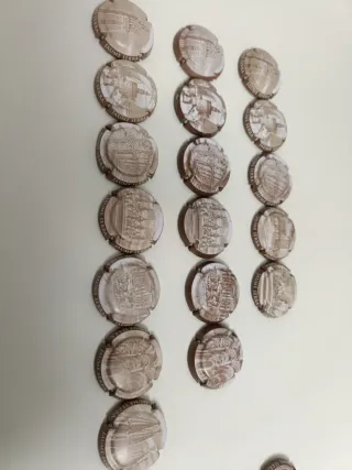 Colección chapas de Cava Jaume Serra