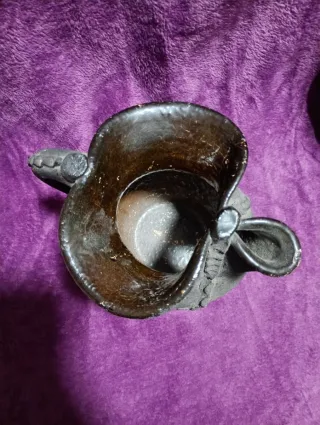 Jarra de cerámica hecha a mano