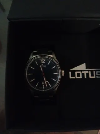 Reloj Lotus Negro y Plateado