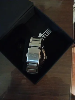 Reloj Lotus Negro y Plateado